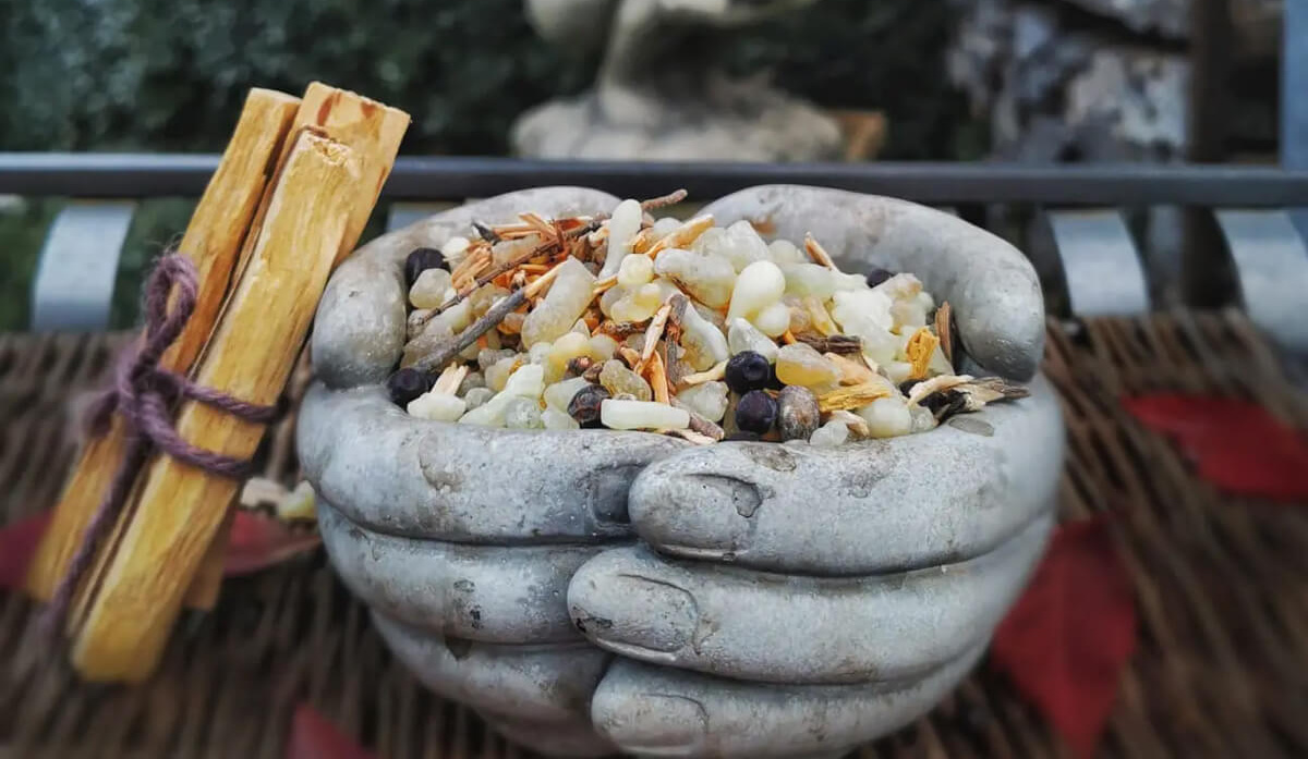 Räuchern in den Rauhnächten – Klarheit, Schutz & Neubeginn